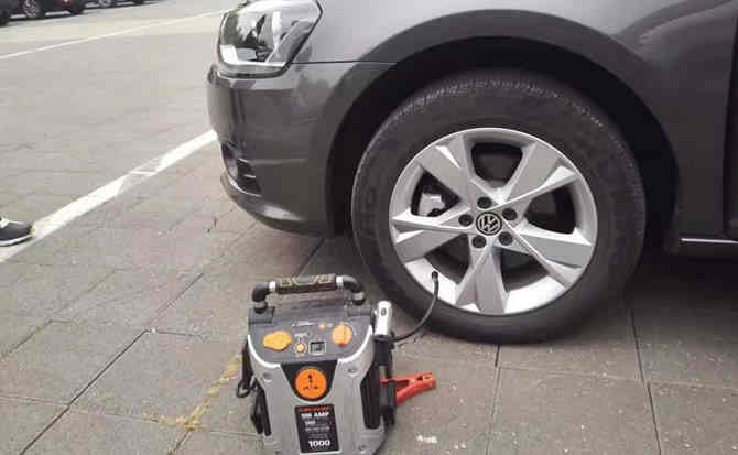 眉山汽车搭电案例